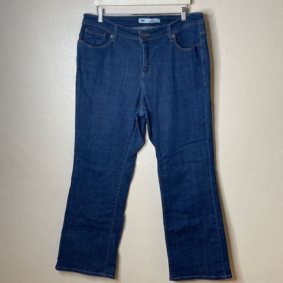 Levi's Jeans Women's 18W Blue 580  Boot Cut Defined Waist Dark Wash - Picture 1 of 11